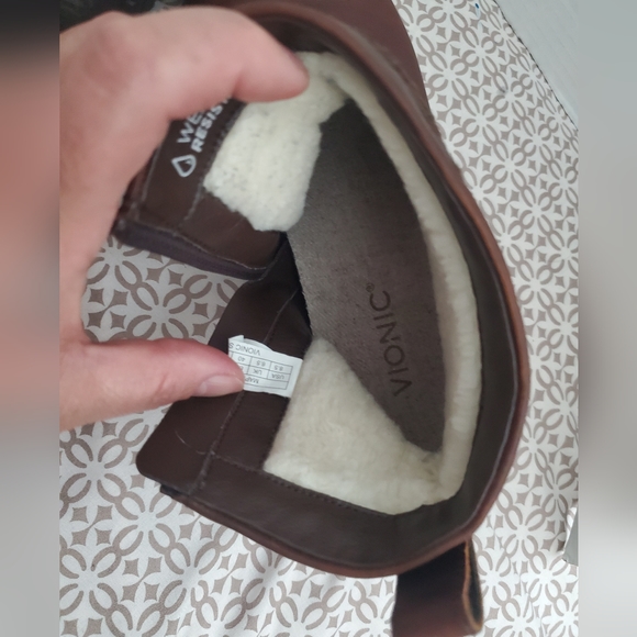 Vionic Boots Size 8.5 . - Picture 3 of 16